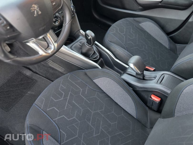 Peugeot 2008 1.2 PureTech Allure