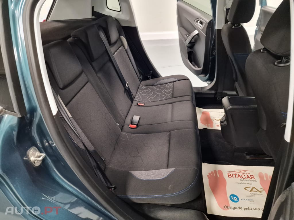 Peugeot 2008 1.2 PURETECH STYLE
