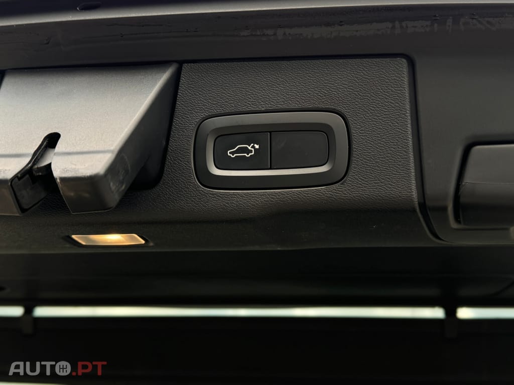 Volvo XC60 2.0 T8 PHEV R-Design Expression AWD