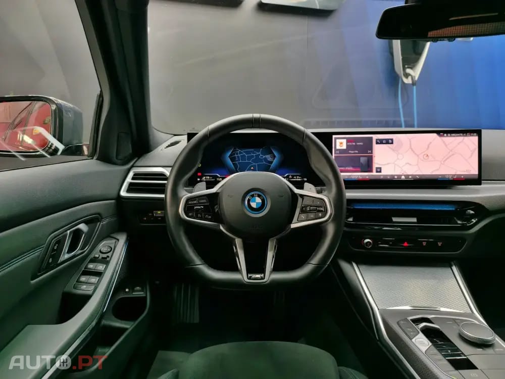 BMW 330 e Pack Desportivo M Pro Auto