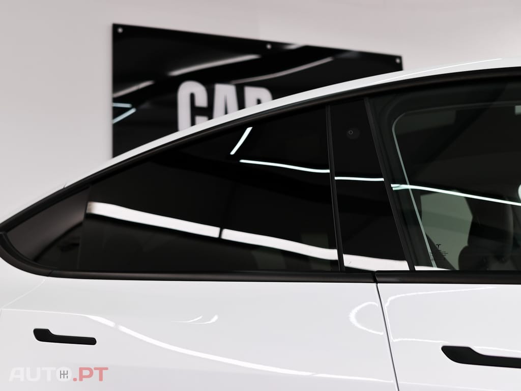 Tesla Model Y Long Range Dual Motor AWD