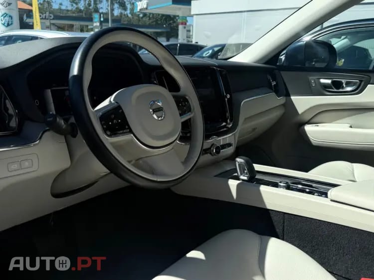 Volvo XC 60 2.0 T6 PHEV Core AWD — fotografia 9