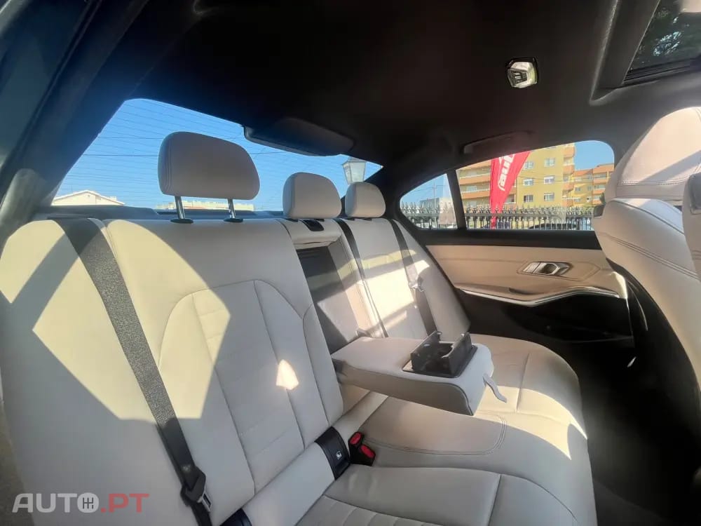BMW 330 e Pack Desportivo M Auto