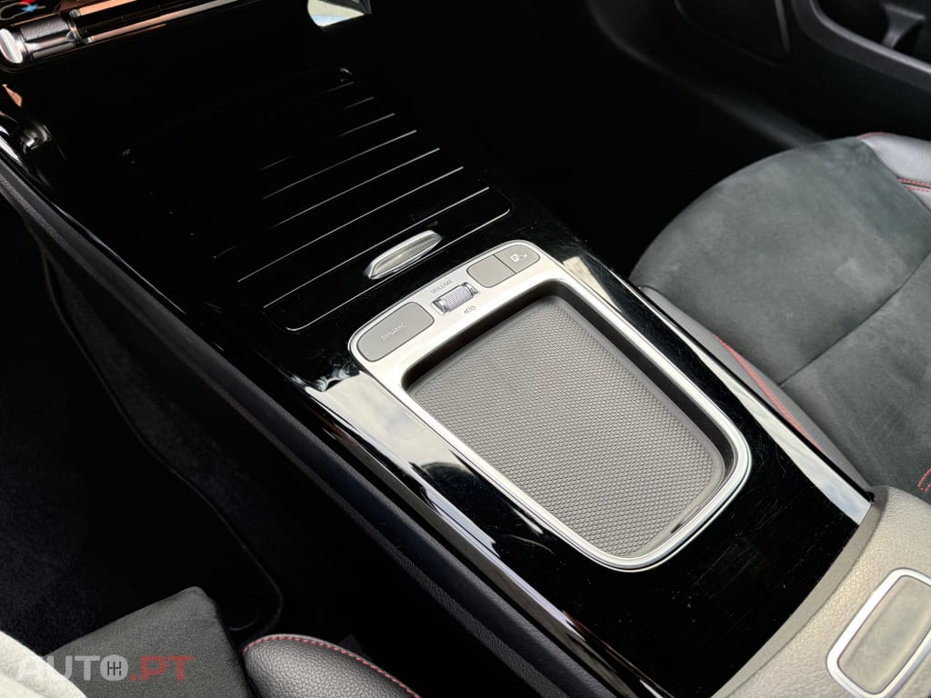 Mercedes-Benz A 250 e AMG Line