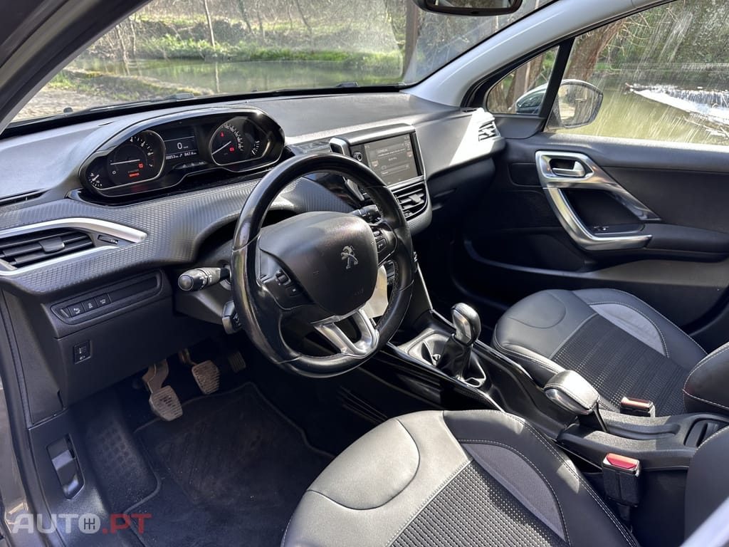 Peugeot 2008 PureTech 100 Allure