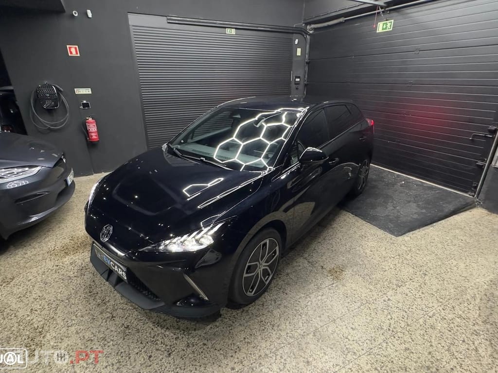 MG MG4 64 kWh Luxury