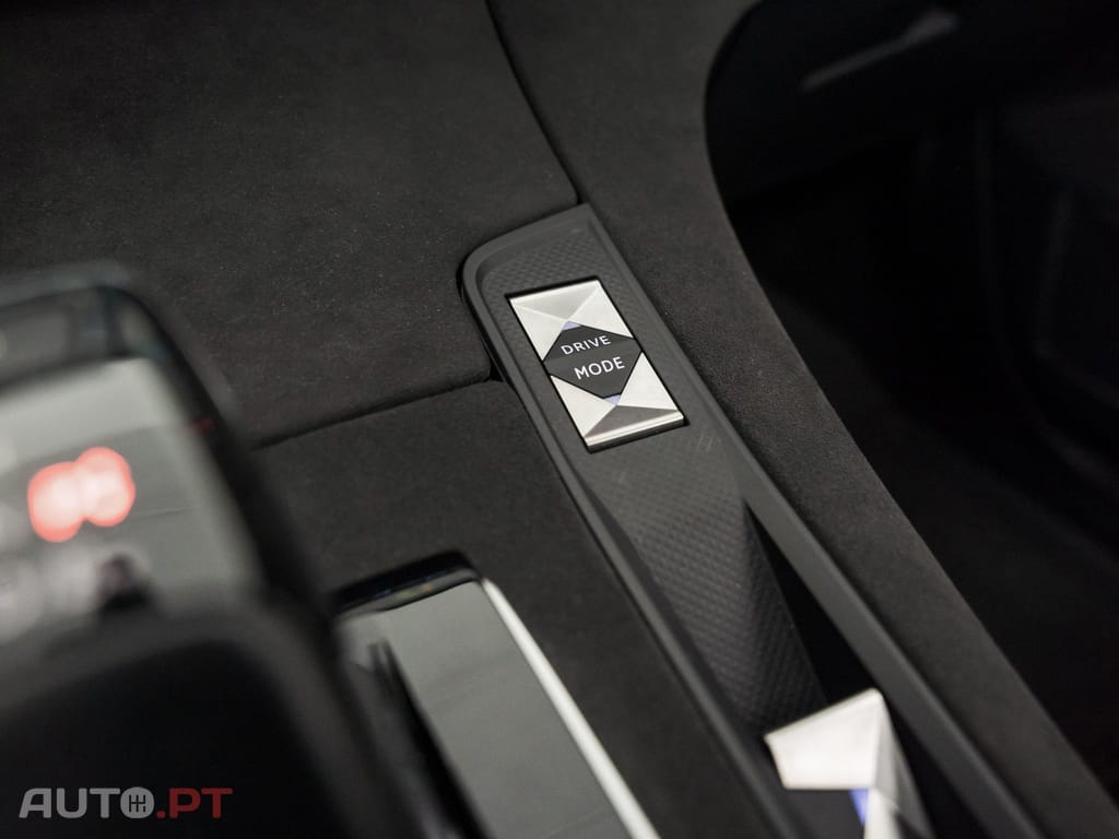 DS DS7 Crossback E-Tense Performance Line EAT8