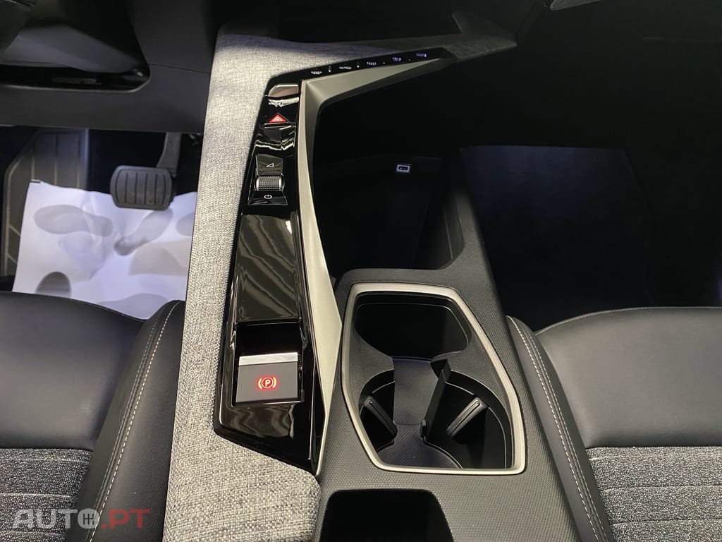Peugeot 3008 1.2 Hybrid Allure e-DCS6