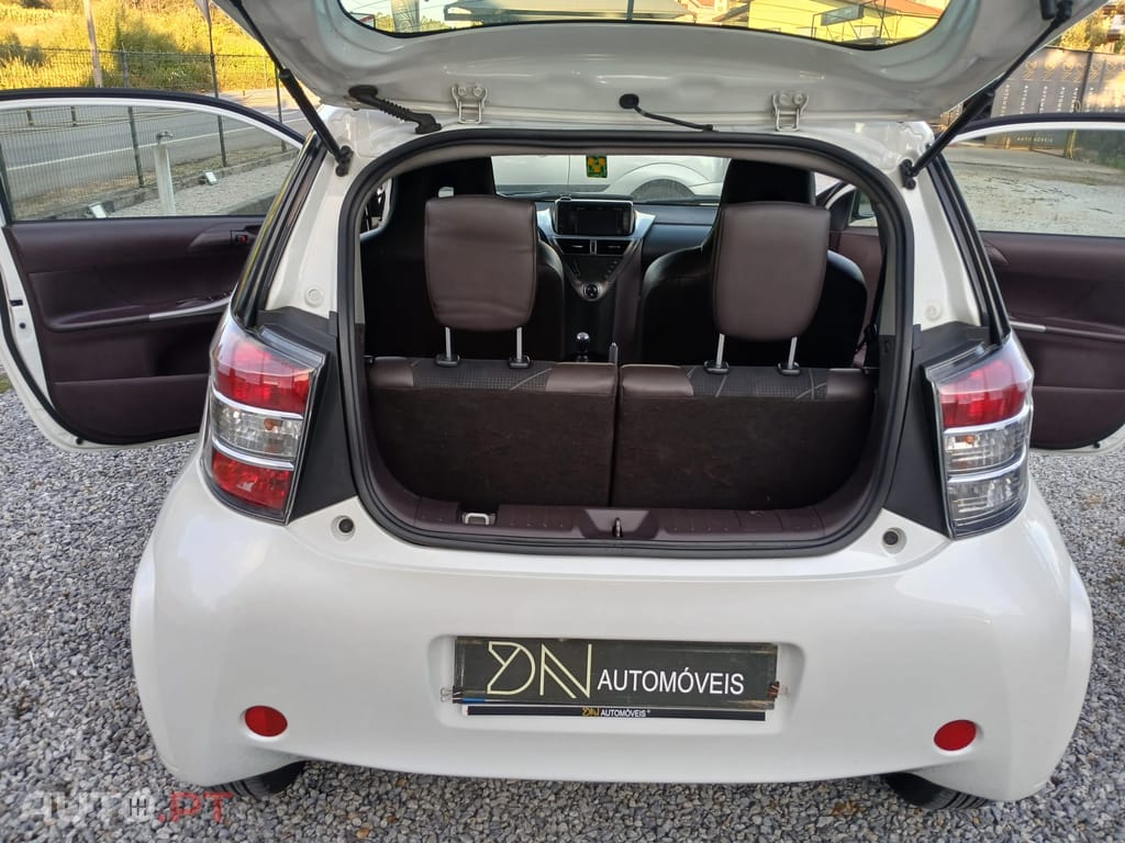 Toyota iQ 1.0 VVT-I
