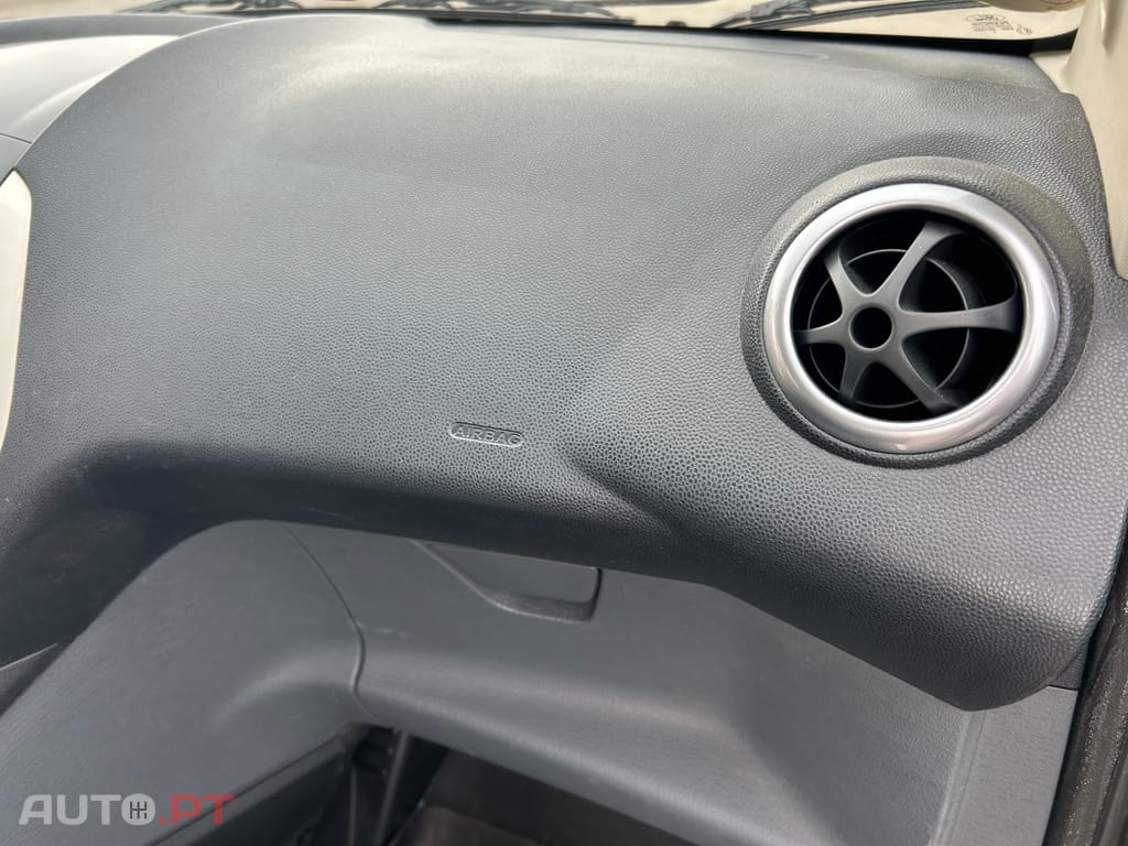 Ford KA Titanium