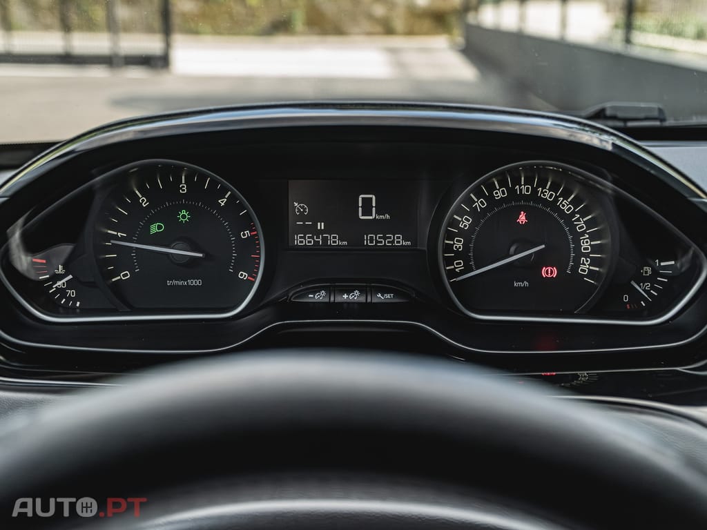 Peugeot 208 1.6 BlueHDi Style
