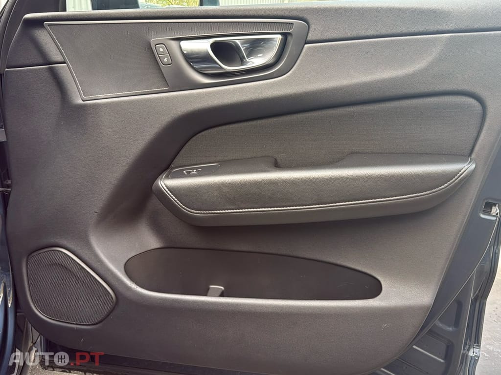 Volvo XC60 2.0 T8 PHEV Momentum Plus AWD