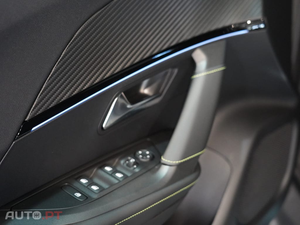 Peugeot E-2008 54 kWh GT