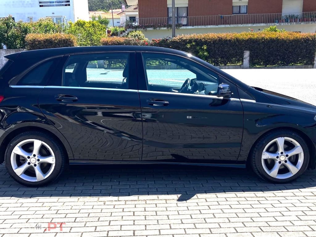 Mercedes-Benz B 180 7G-DCT Edition