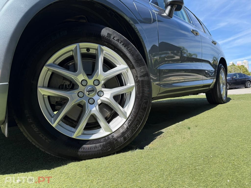 Volvo XC60 2.0 T8 PHEV Momentum Plus AWD