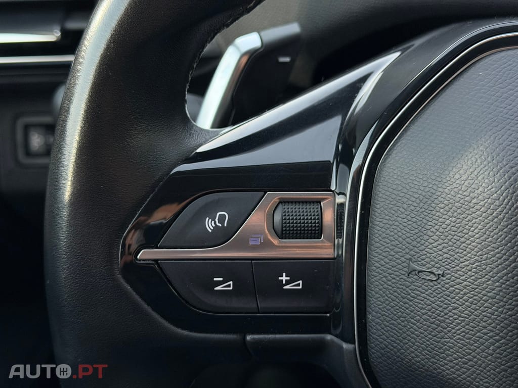 Peugeot 3008 1.6 Hybrid Allure e-EAT8