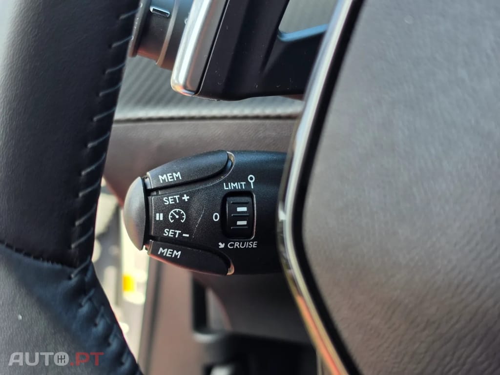Peugeot 2008 Hybrid 136 e-DSC Allure