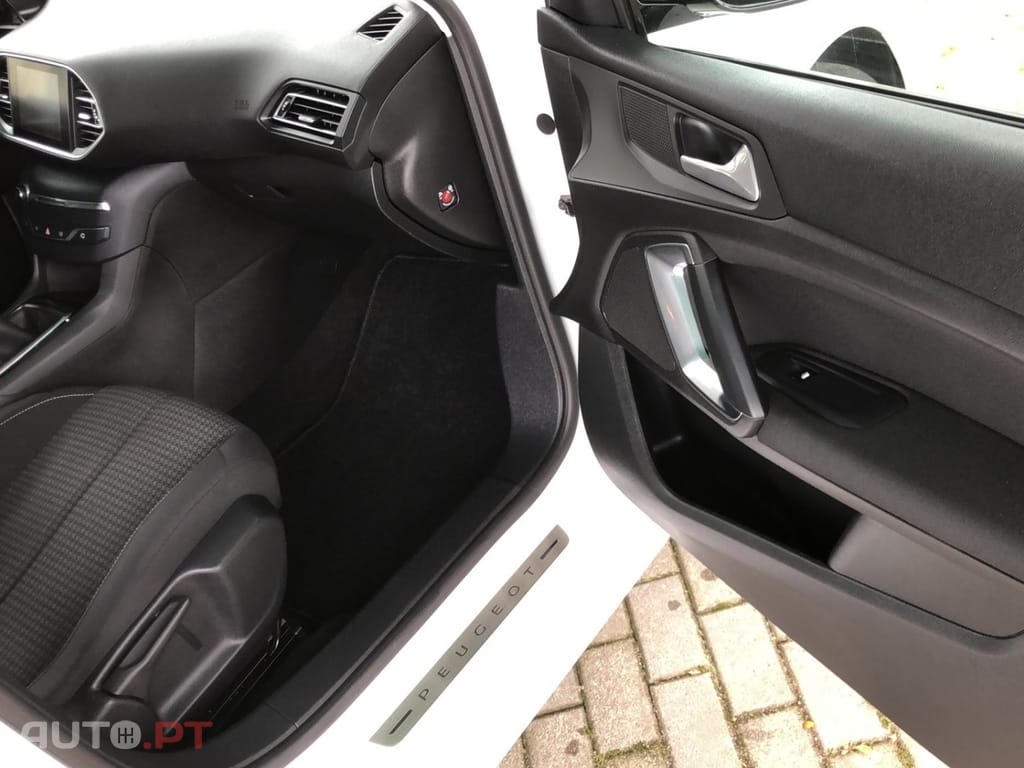 Peugeot 308 1.6 BlueHDi Active J17