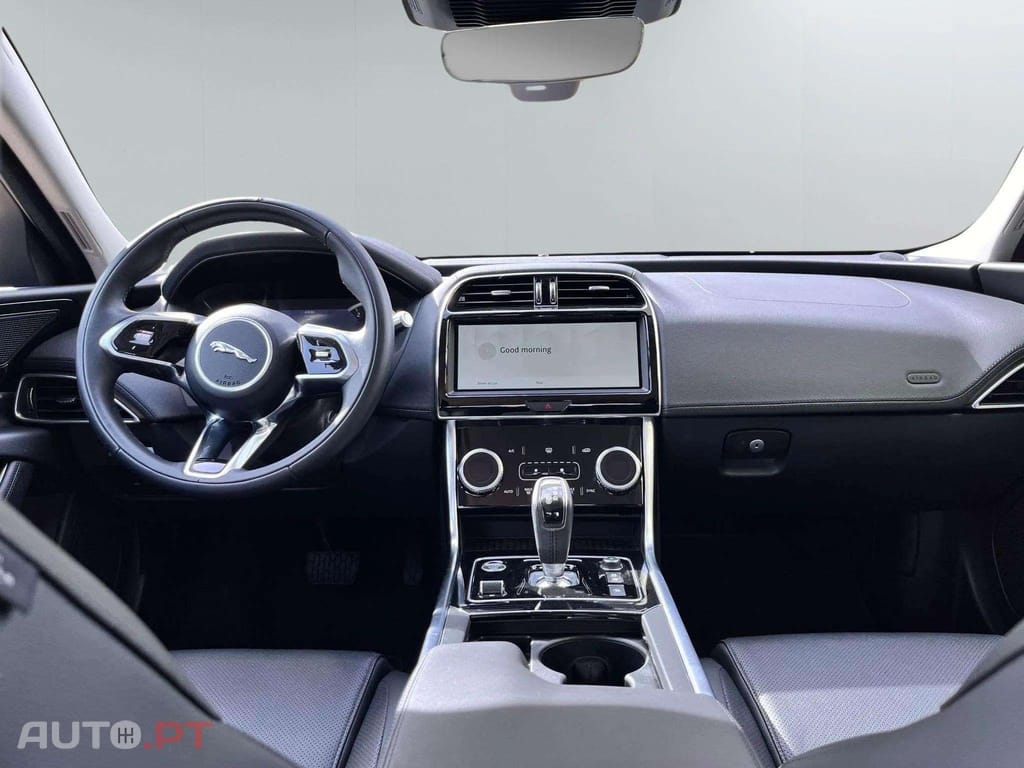 Jaguar XE 200d R Dynamic RED 