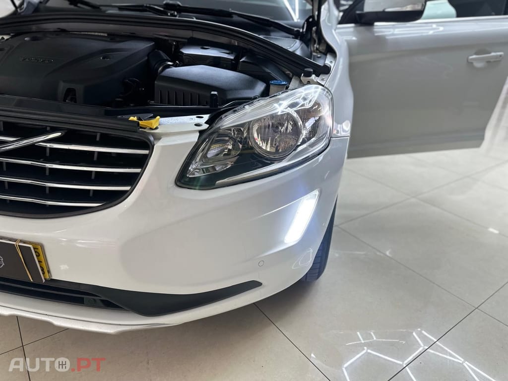 Volvo XC60 2.0 D4 R-Design Momentum