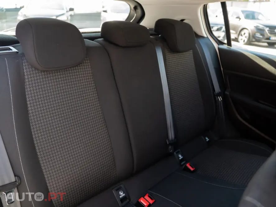 Peugeot 308 1.5 BlueHDi Business Line