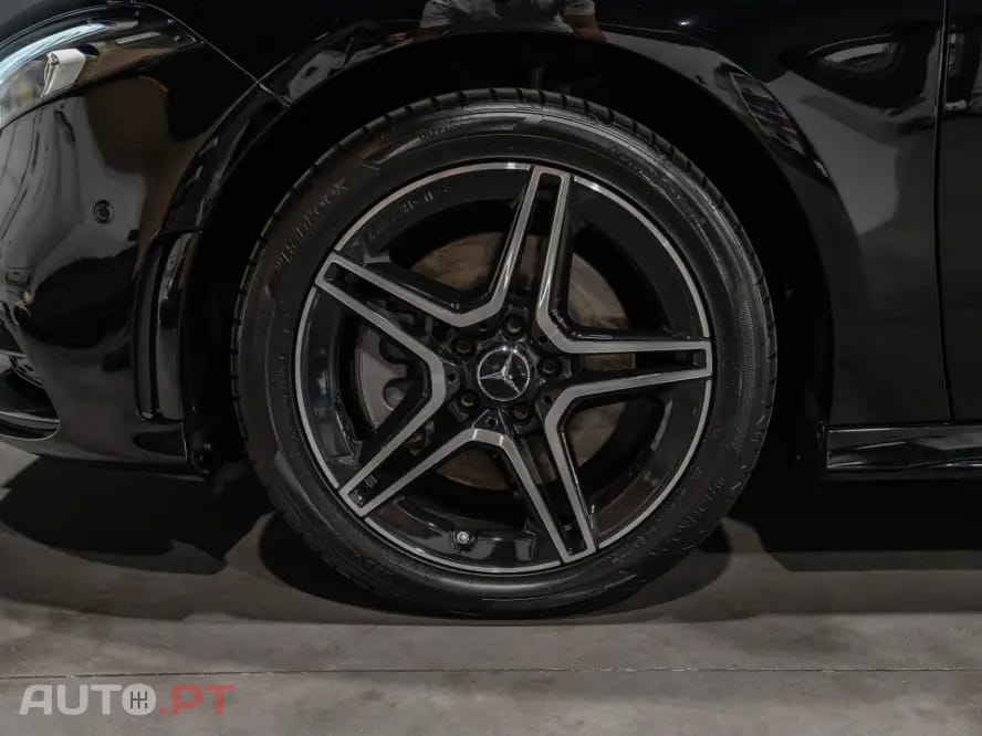 Mercedes-Benz A 250 e 8G-DCT AMG Line
