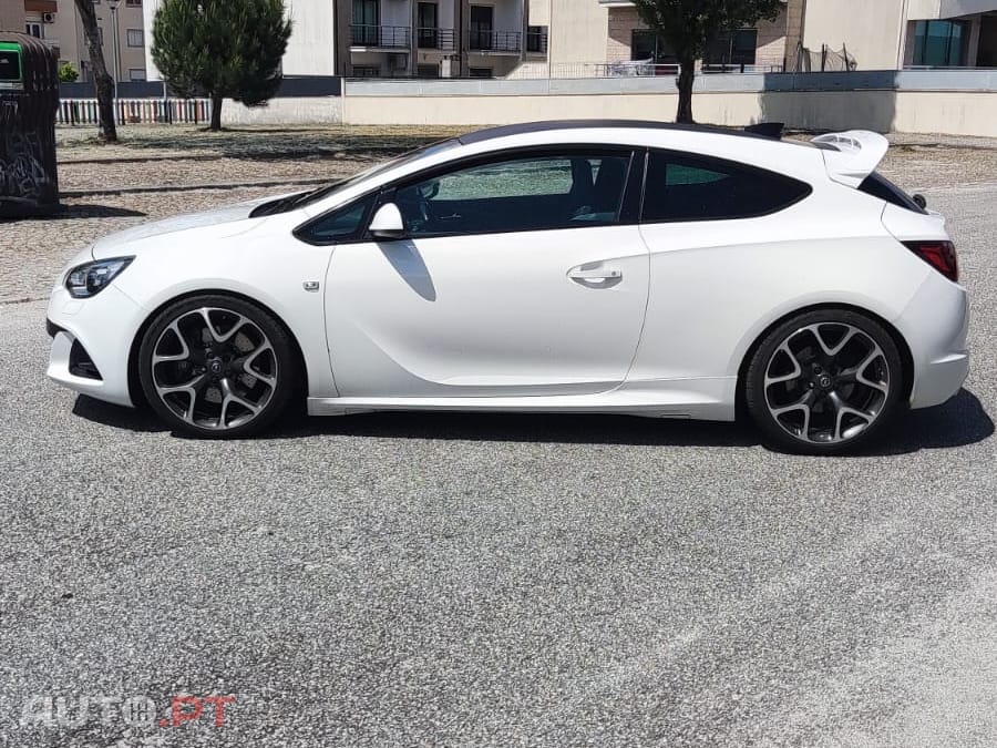 Opel Astra GTC OPC