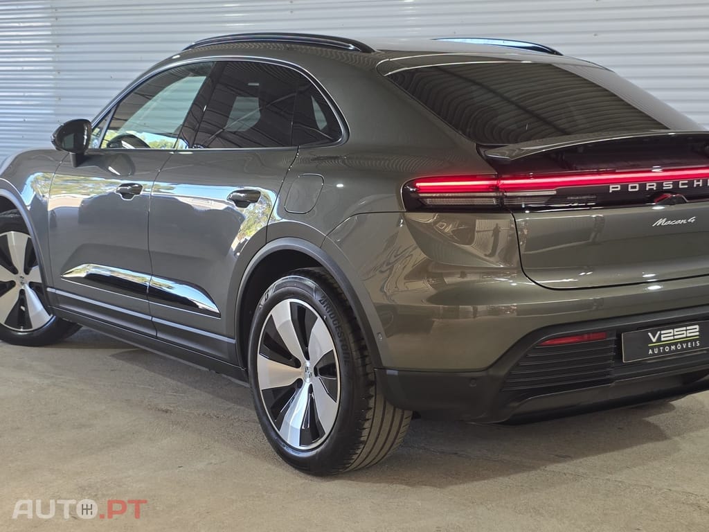 Porsche Macan Electric 4