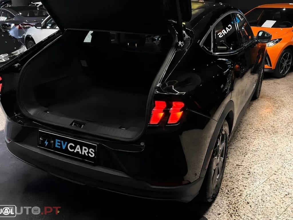 Ford Mustang Mach-E 75.7 kWh Base