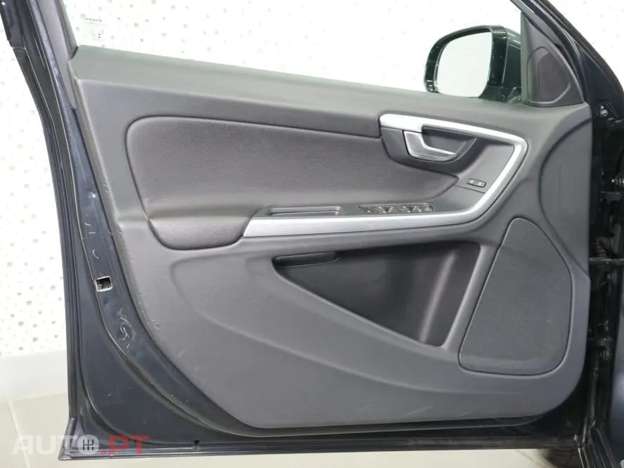 Volvo V60 2.4 D6 Momentum AWD Phev