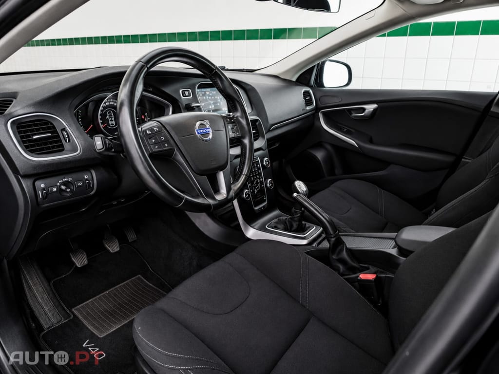 Volvo V40 Cross Country 1.6 D2 Momentum