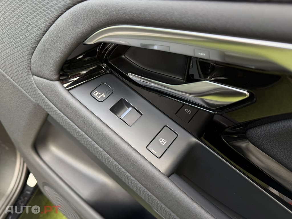 Land Rover Evoque 1.5 P300e AWD R-Dynamic S Auto