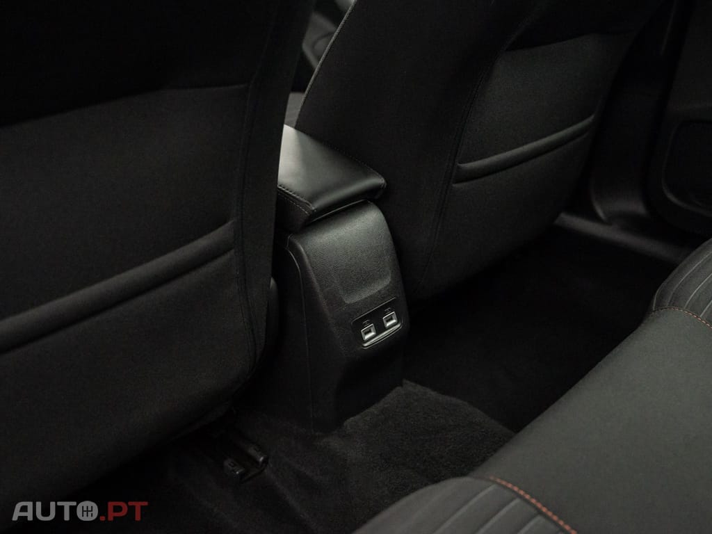 Peugeot E-2008 50 kWh Active Pack