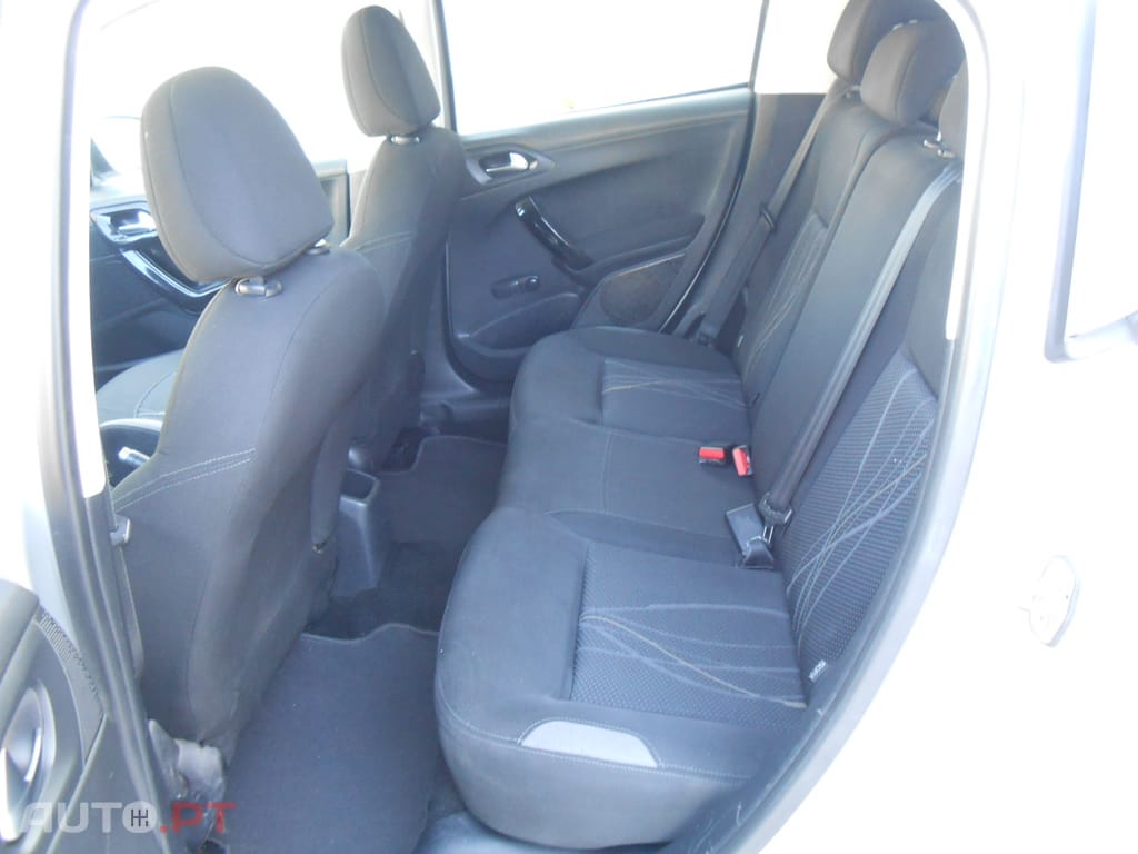 Peugeot 208 208 1.4 HDi Active