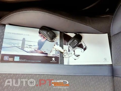 Peugeot E-2008 50 kWh Allure Pack