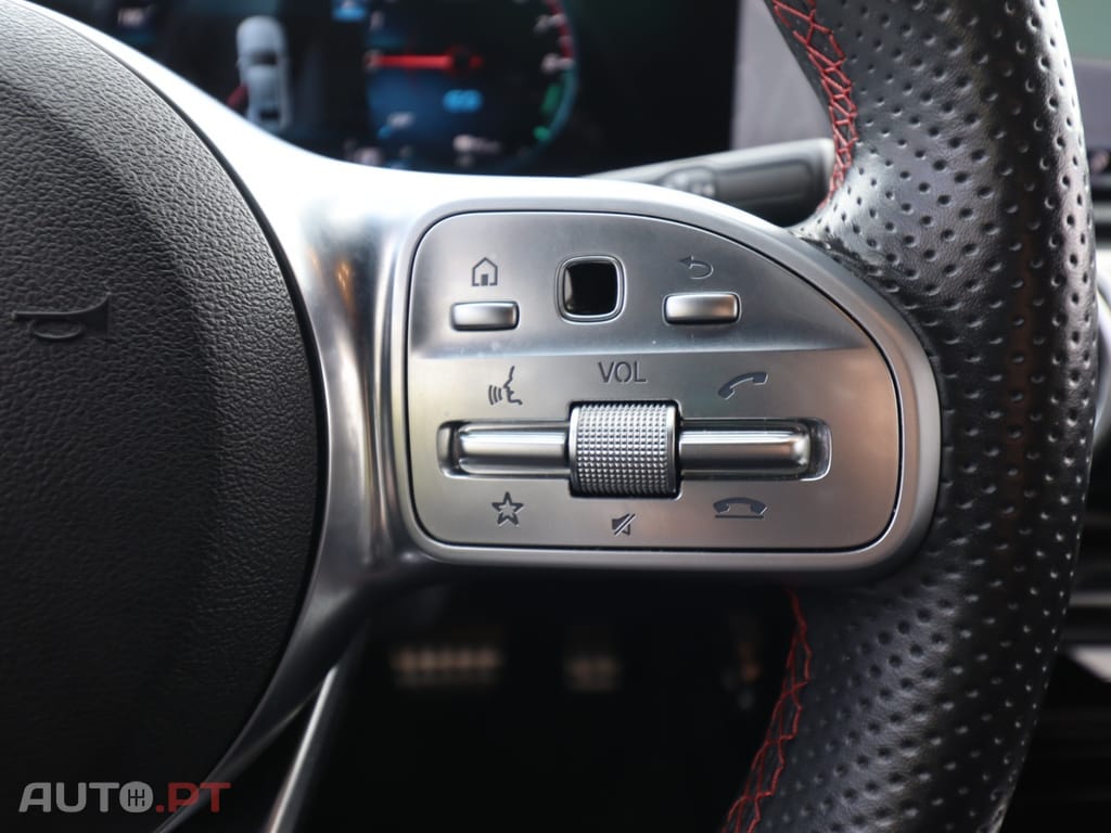 Mercedes-Benz A 250 e 8G-DCT AMG Line — fotografia 13