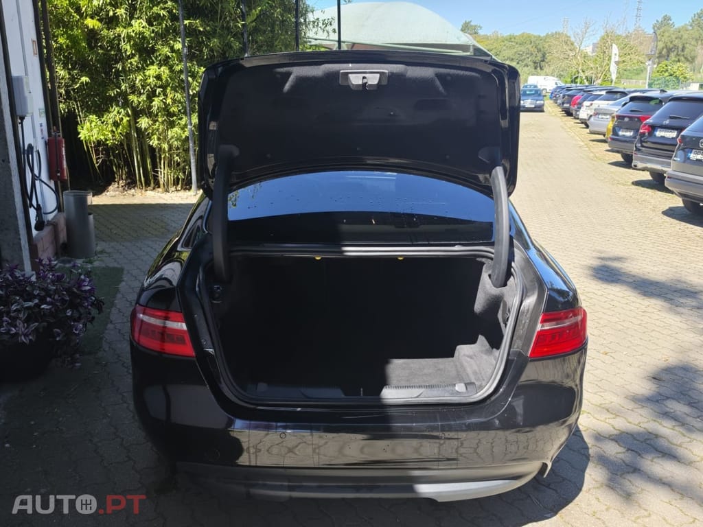 Jaguar XE E-Performance Pure