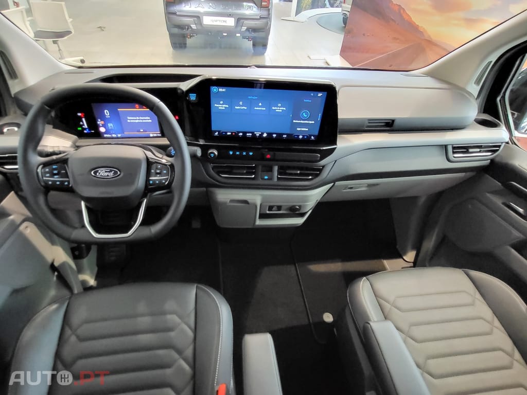 Ford Tourneo 2.5 PHEV Titanium