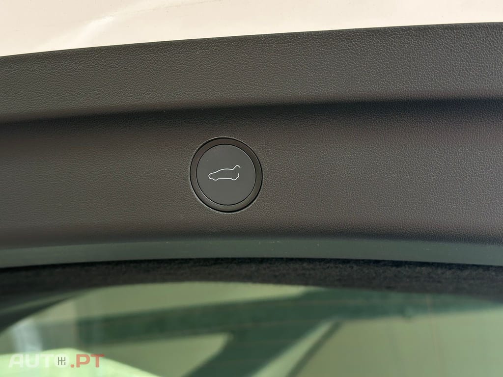 Tesla Model Y Standard RWD