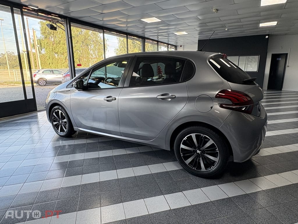 Peugeot 208 1.2 PureTech Signature