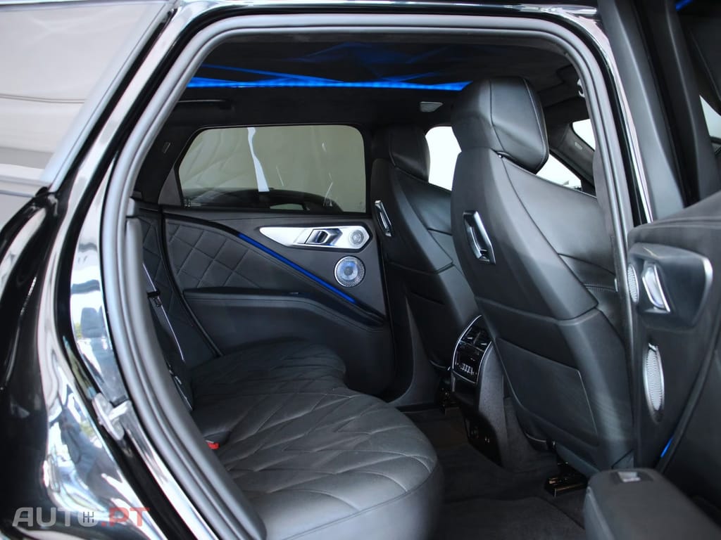 BMW XM BASE