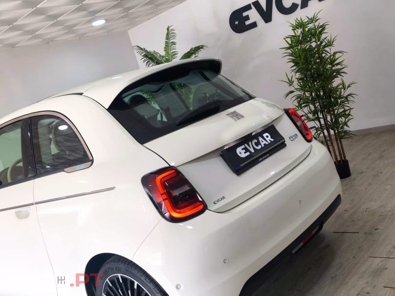 Fiat 500e La Prima