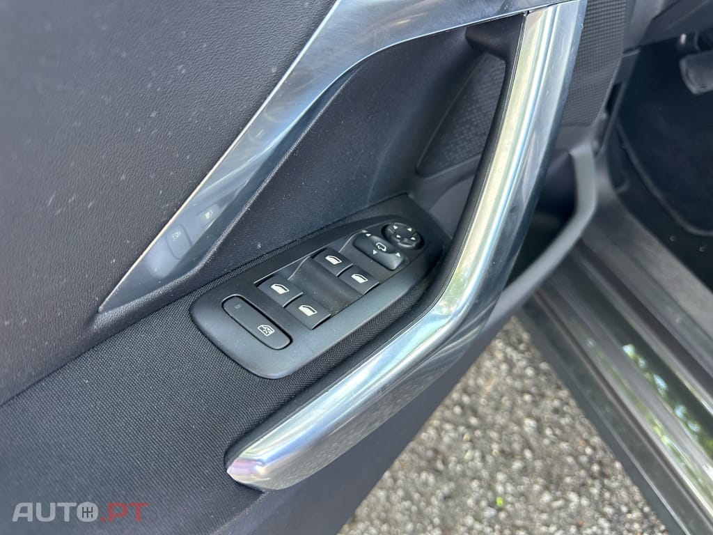 Peugeot 2008 1.2 PureTech Allure EAT6
