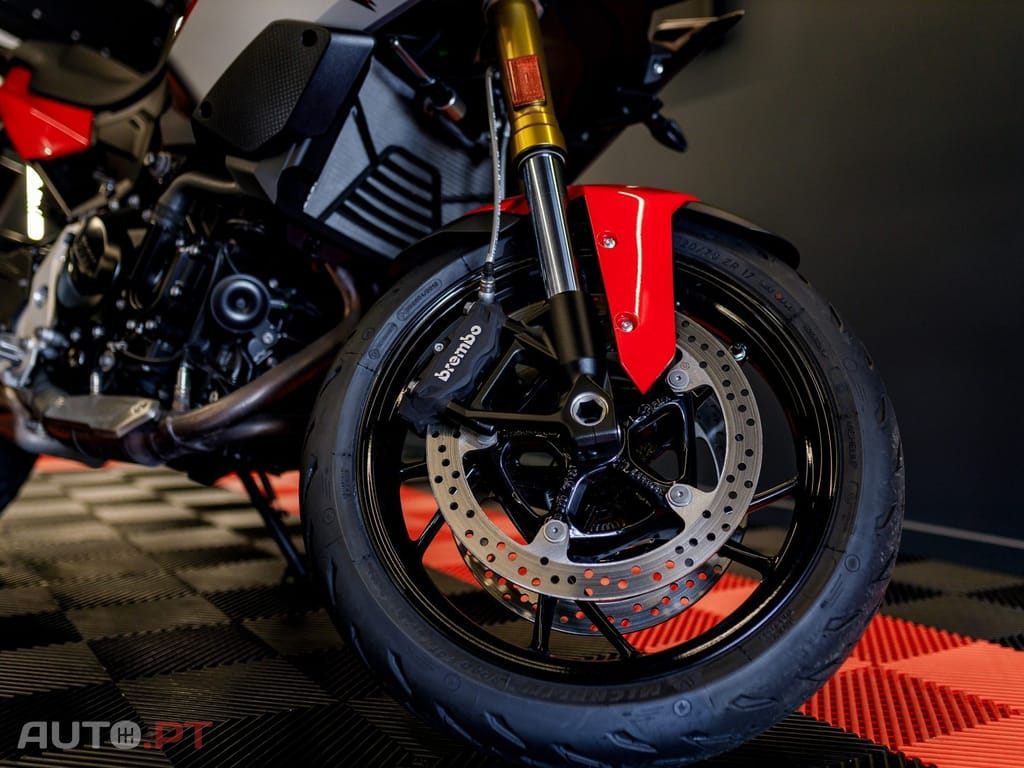 BMW F 4R90