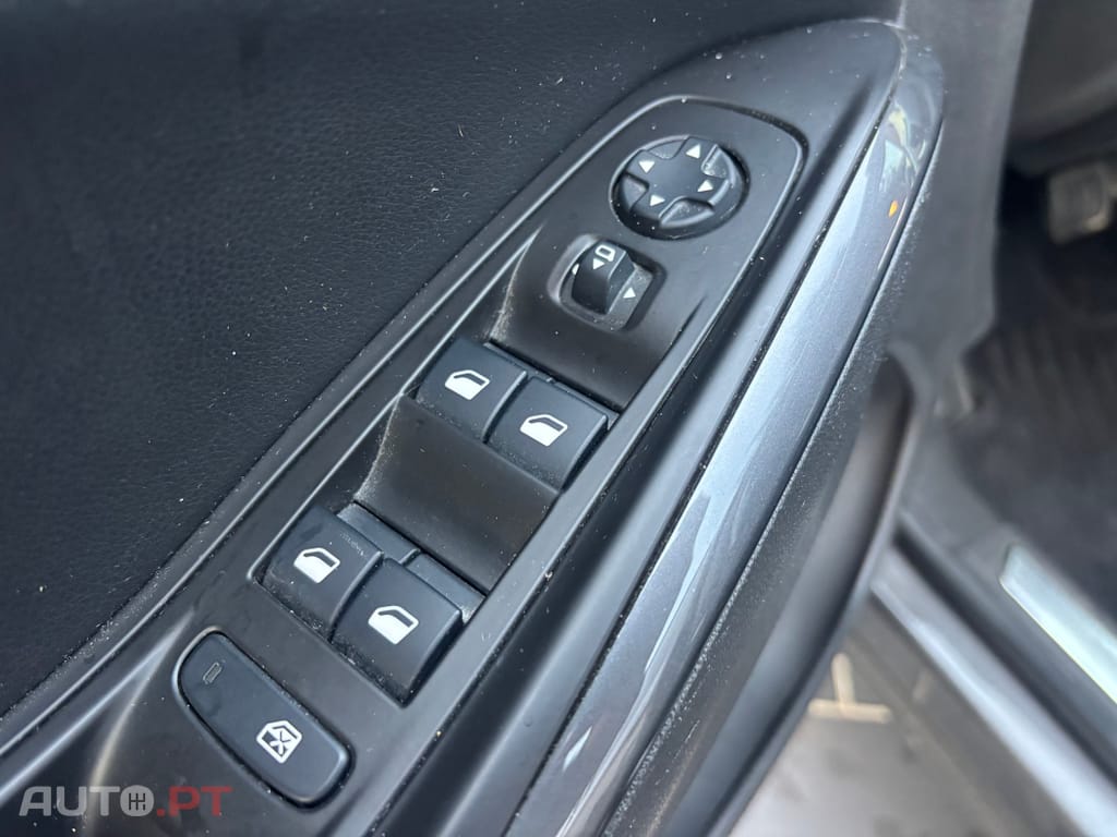 Opel Grandland (X) 1.2 T Design & Tech AT