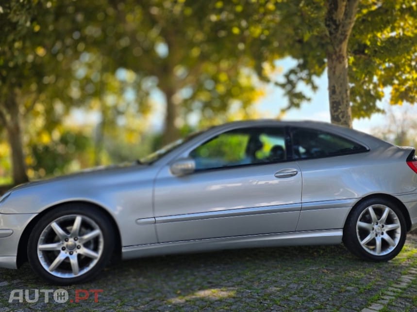 Mercedes-Benz C 220 Outro