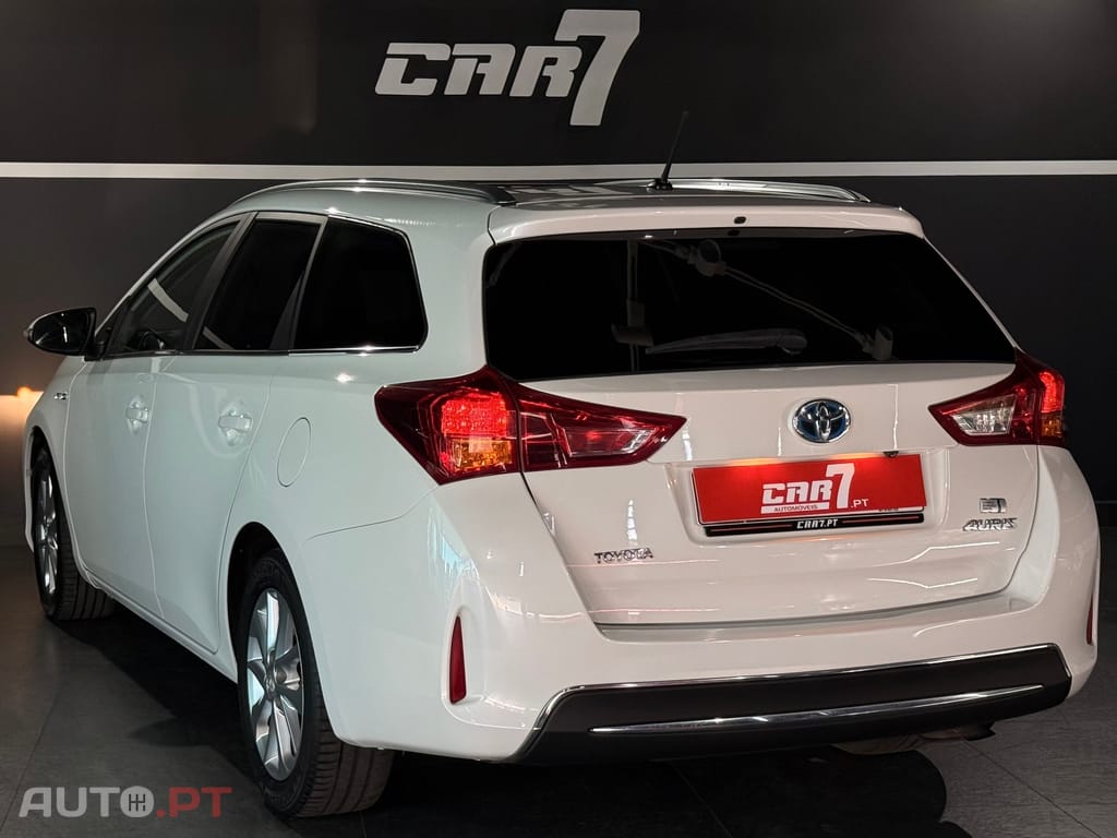 Toyota Auris Outro