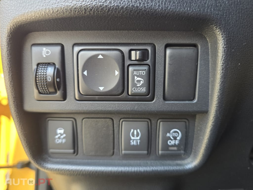 Nissan Juke 1.6 DIG-T Tekna Premium Ext.1 Yellow S. — fotografia 29