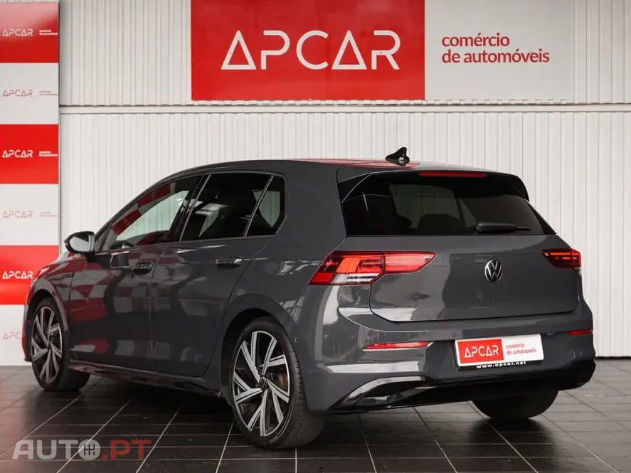 Volkswagen Golf 1.5 eTSI OPF DSG R-Line
