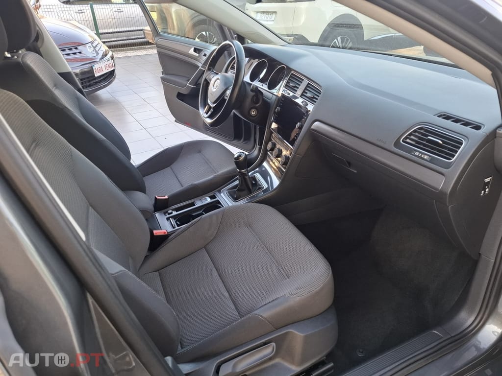 Volkswagen Golf Variant 1.6 TDi Confortline — fotografia 9